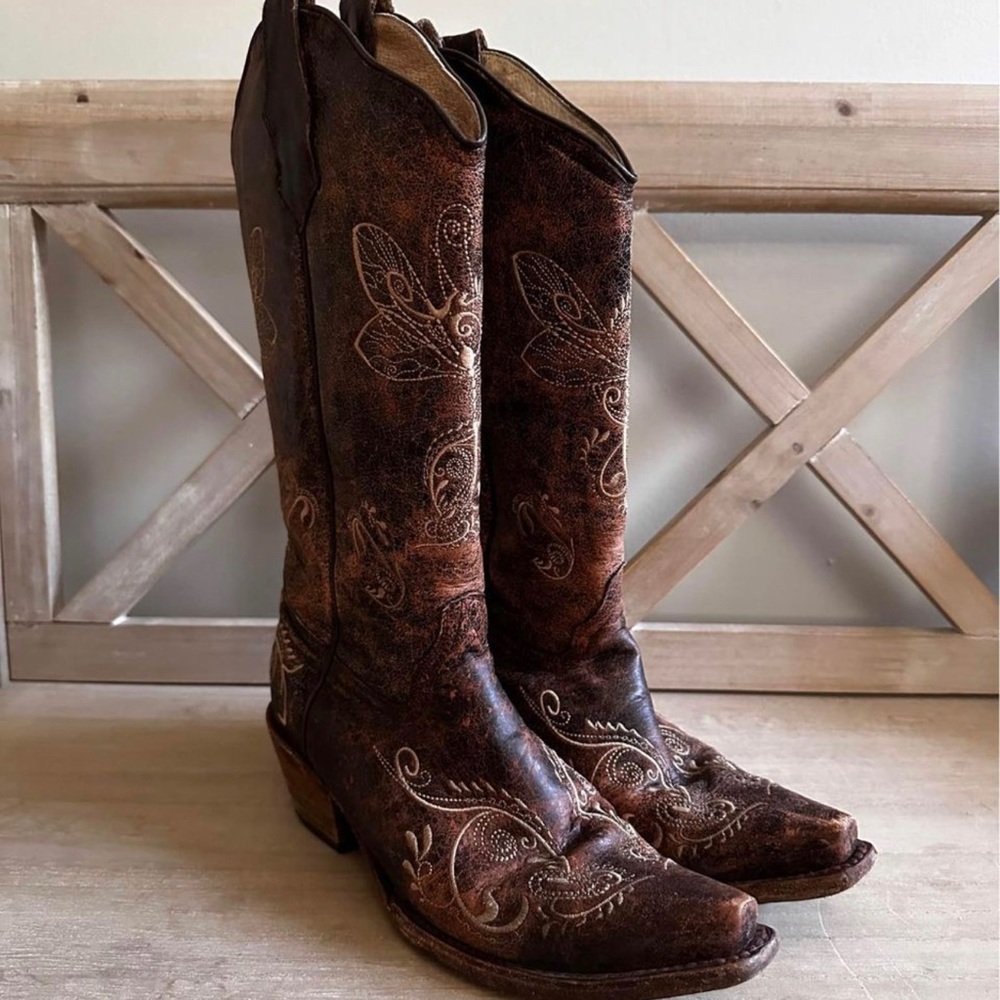 real brown leather embroidered cowgirl boots $150